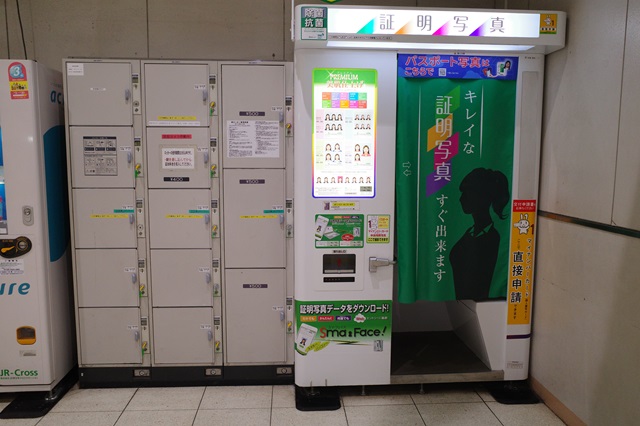 大宮駅の改札外のコインロッカー赤⑫番の場所の設置状況写真