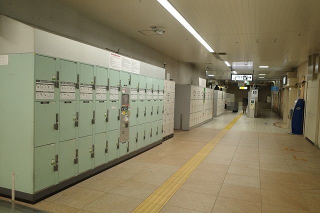 横浜駅のコインロッカー赤丸①番の設置写真