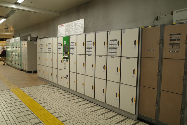 横浜駅のコインロッカー赤丸③番の設置写真