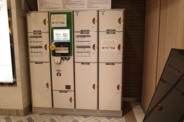 横浜駅のコインロッカー赤丸⑤番の設置写真