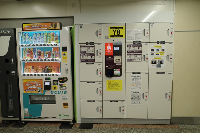 横浜駅のコインロッカー赤丸⑦番の設置写真