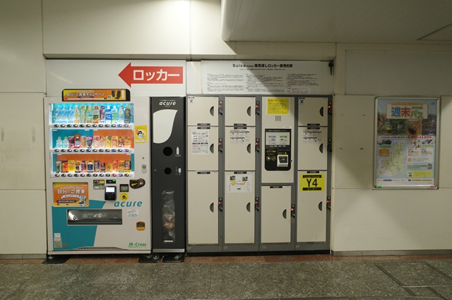 横浜駅のコインロッカー赤丸⑧番の設置写真