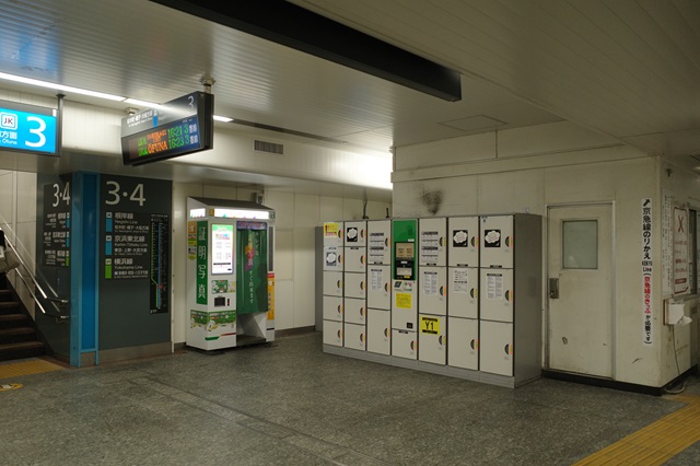 横浜駅のコインロッカー赤丸⑨番の設置写真