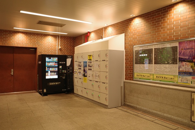 横浜駅のコインロッカー赤丸⑩番の設置写真