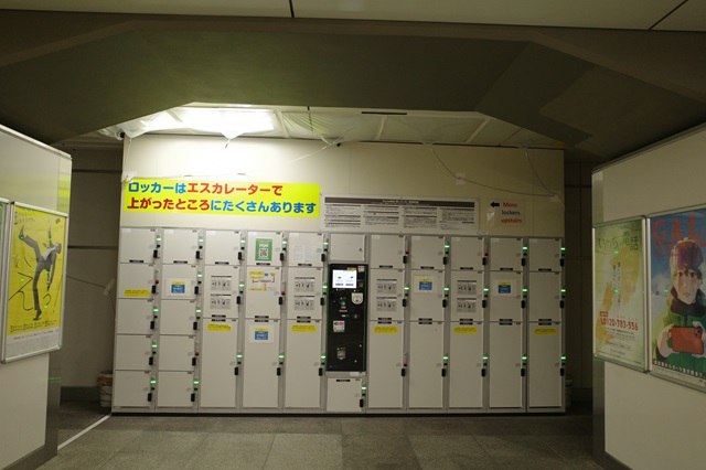 秋葉原駅一階赤丸①番の箇所の金ロッカーの写真