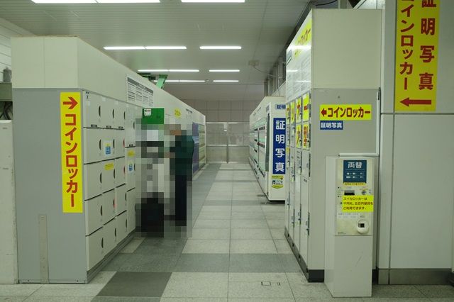 秋葉原駅二階赤丸④番の箇所のコインロッカーの写真