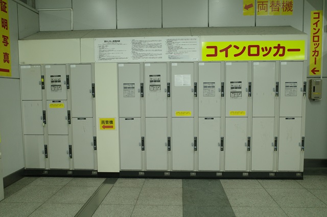 秋葉原駅二階赤丸⑤番の箇所のコインロッカーの写真