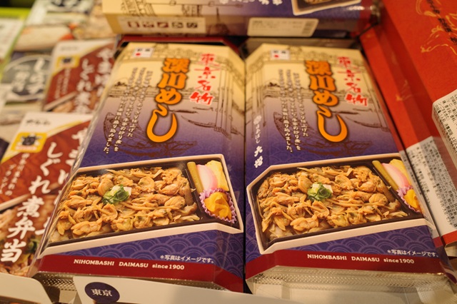 駅弁屋祭りの駅弁の販売状況の写真