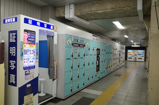 新橋駅のコインロッカー赤丸３番の箇所