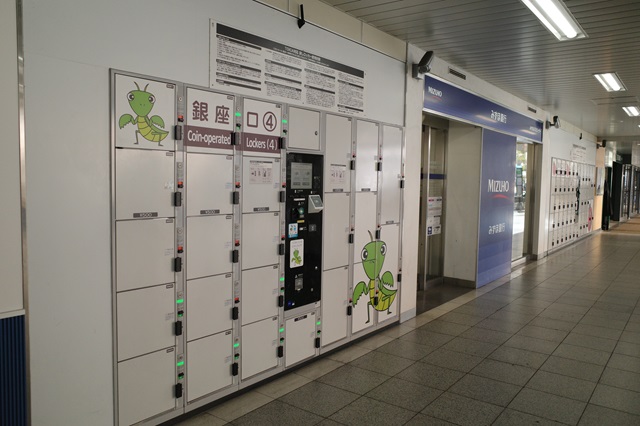 新橋駅のコインロッカー赤丸４番の箇所