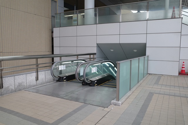長野駅東口のエスカレーター