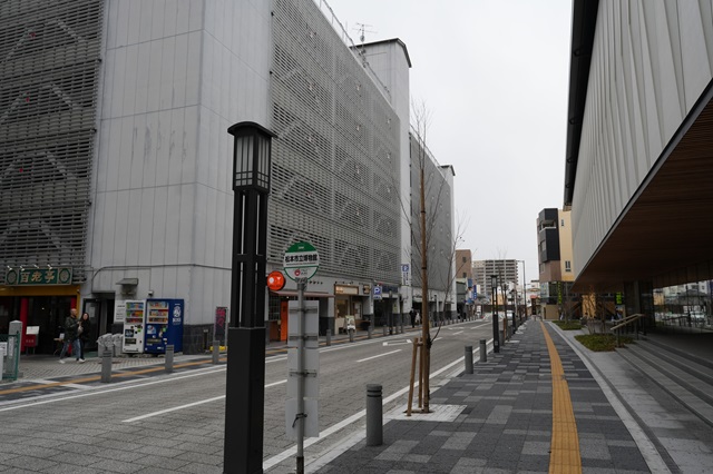 松本市博物館前のバス停標識