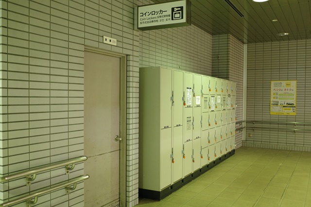 泉中央駅のコインロッカーの写真