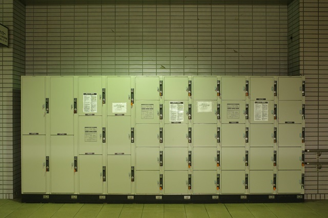 泉中央駅のコインロッカーの写真