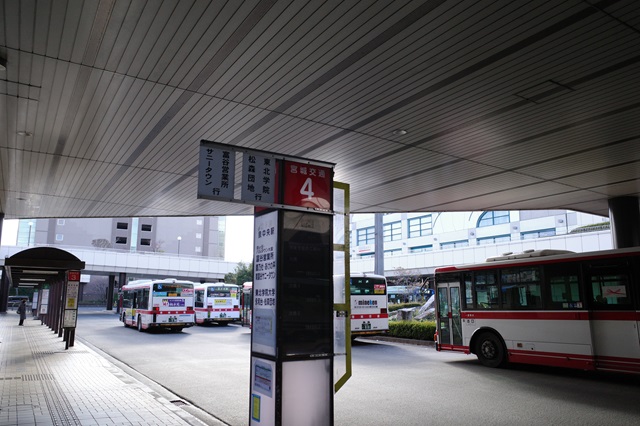 泉中央駅４番乗り場の写真