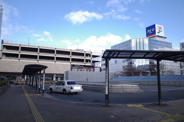 泉中央駅のタクシー乗り場の写真
