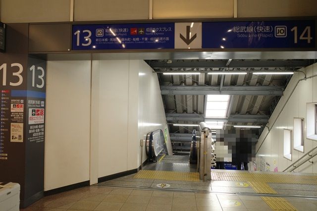 品川駅の総武線（快速）の乗り場風景