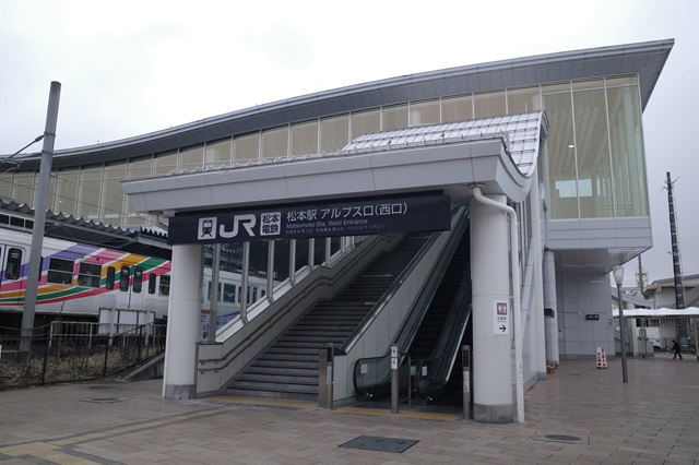 松本駅の西口の写真