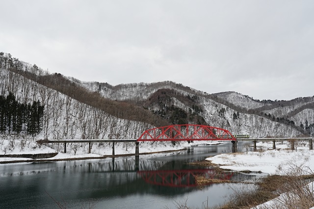 錦秋湖にかかる鉄橋