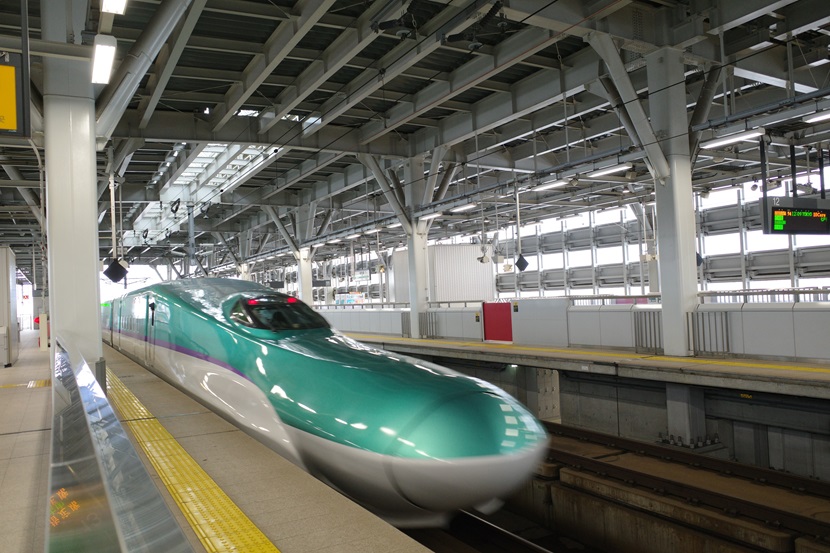 新青森駅の新幹線の写真