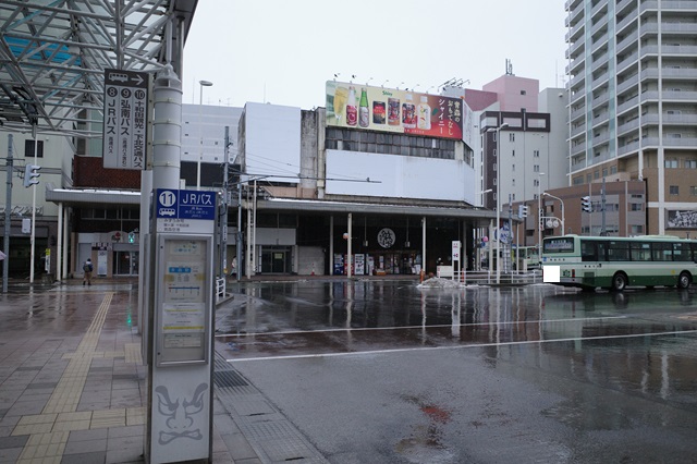 青森空港行きの11番バス乗り場の写真