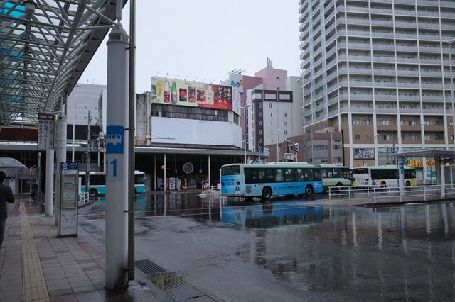 青森空港行きの11番バス乗り場の写真