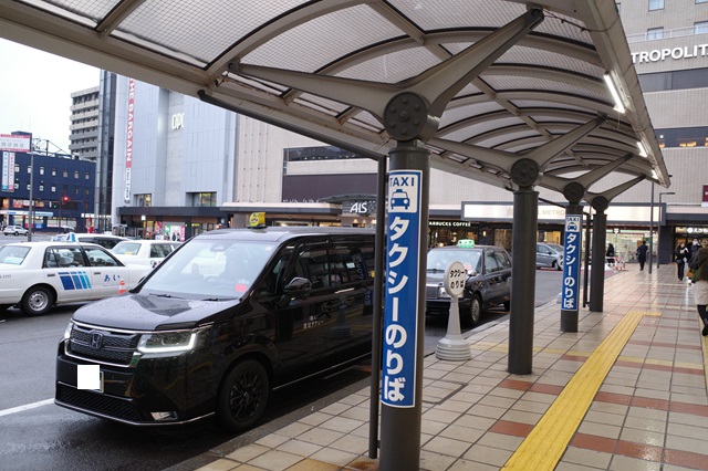 秋田駅西口のタクシー乗り場の風景写真