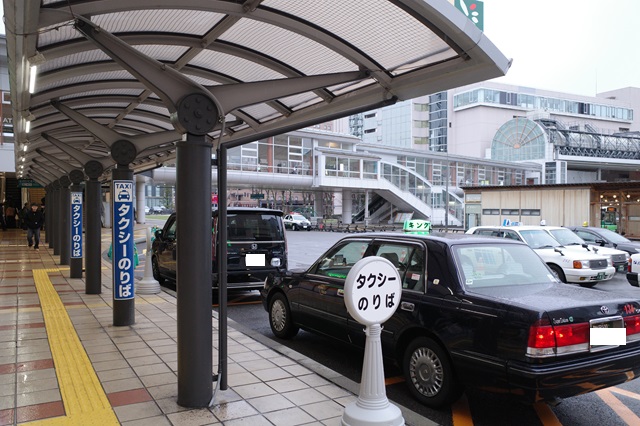 秋田駅西口のタクシー乗り場の風景写真