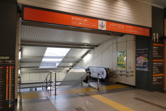 大宮駅の１１番線の乗り場の風景写真