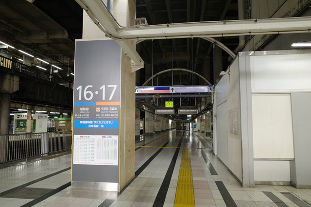 上野駅１６・１７番線乗り場の写真