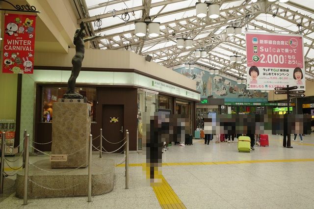 上野駅待ち合わせ場所翼の像の写真