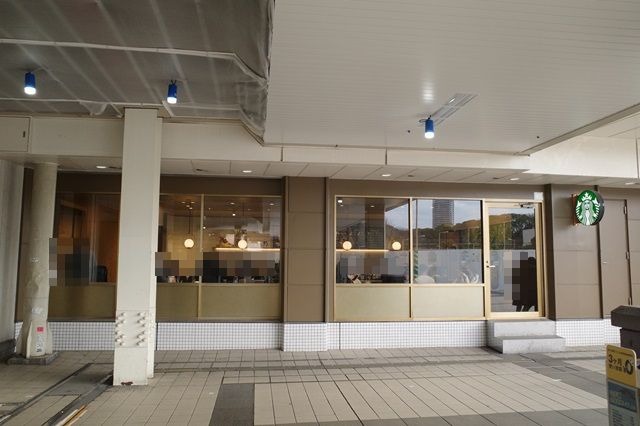 上野駅3階のスタバの写真