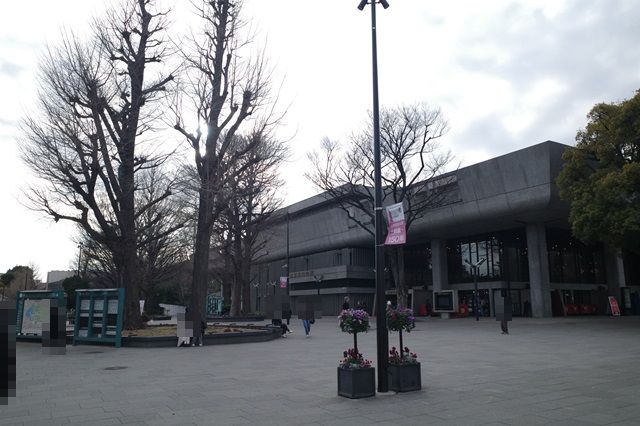 上野駅公園口向かいの風景写真