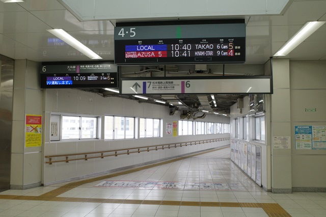 松本駅の６～７番線乗り場