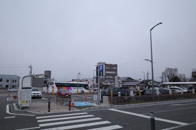 松本駅の東口の駐車場の風景写真