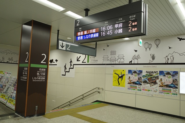 長野駅の2番線乗り場の風景写真