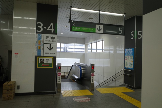 長野駅の3～4～5番線乗り場の風景写真