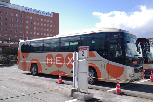 会津若松駅に到着した高速バス