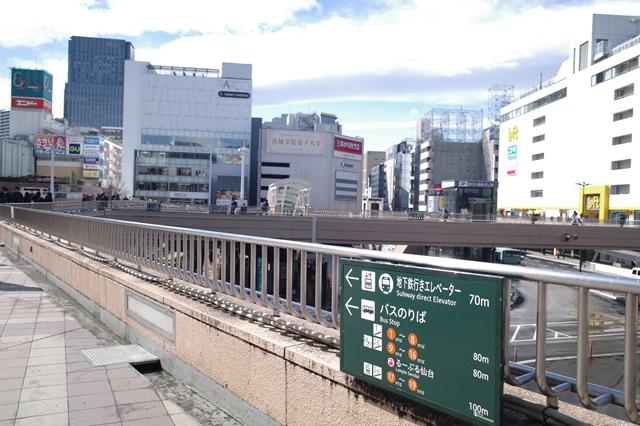 るーぷる仙台のバス乗り場への案内表示