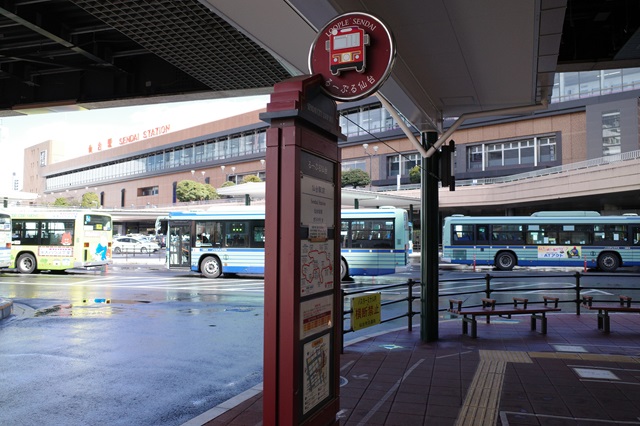 仙台駅のバス乗り場への案内表示