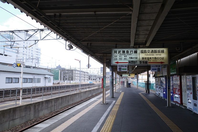 阿武隈急行と飯坂線のホーム