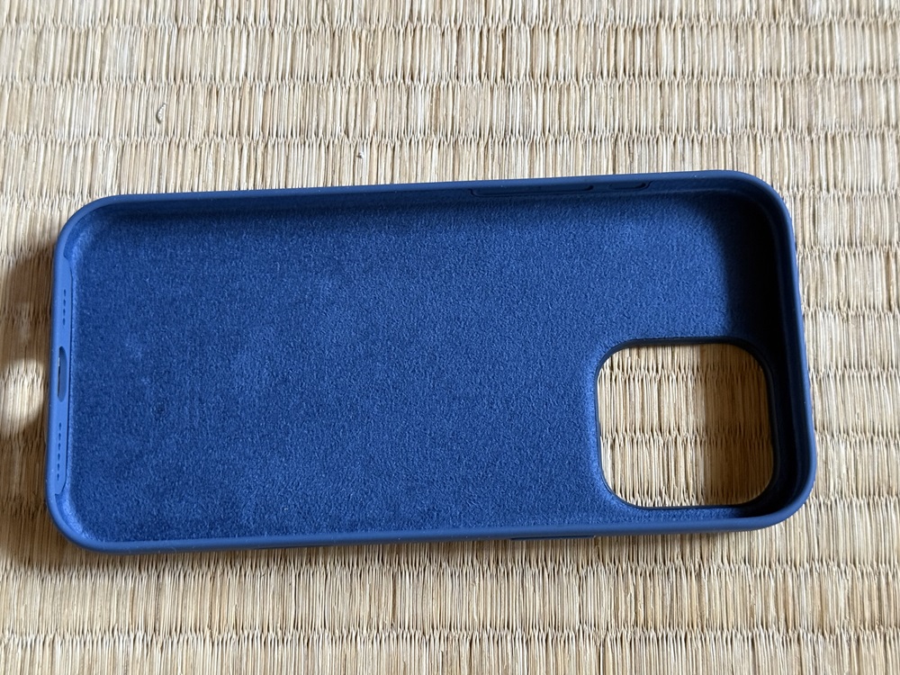 iphone16pro maxのシリコンカバーの写真