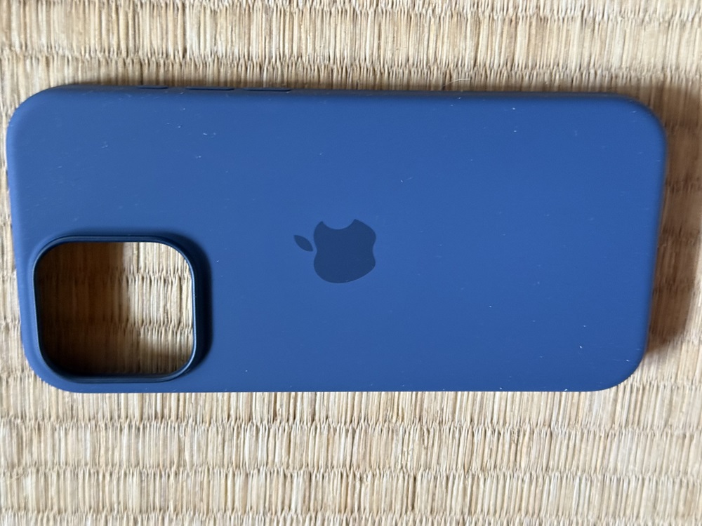 iphone16pro maxのシリコンカバーの写真