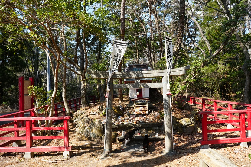 田代島の名所「猫神社」