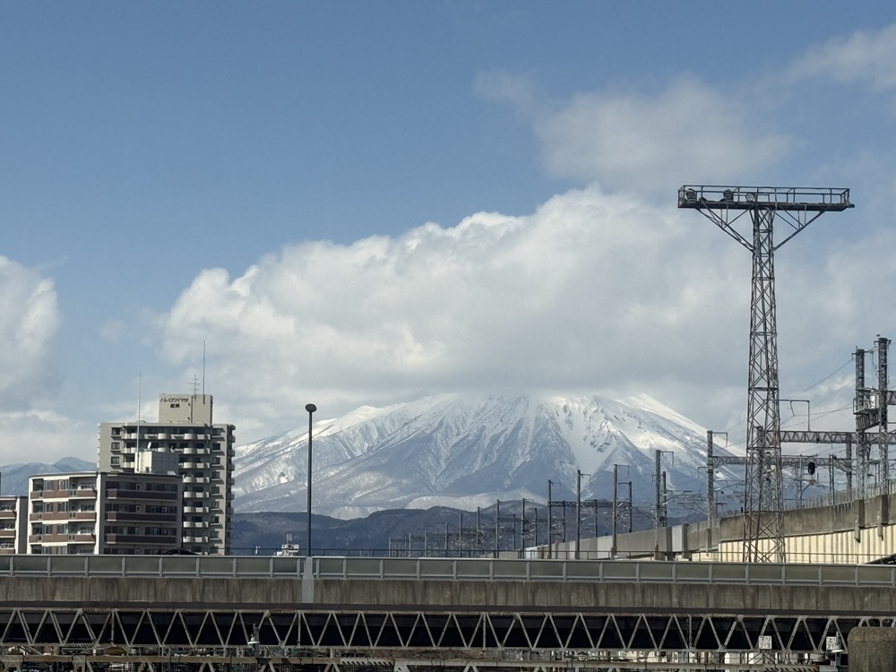 盛岡駅から見た岩手山