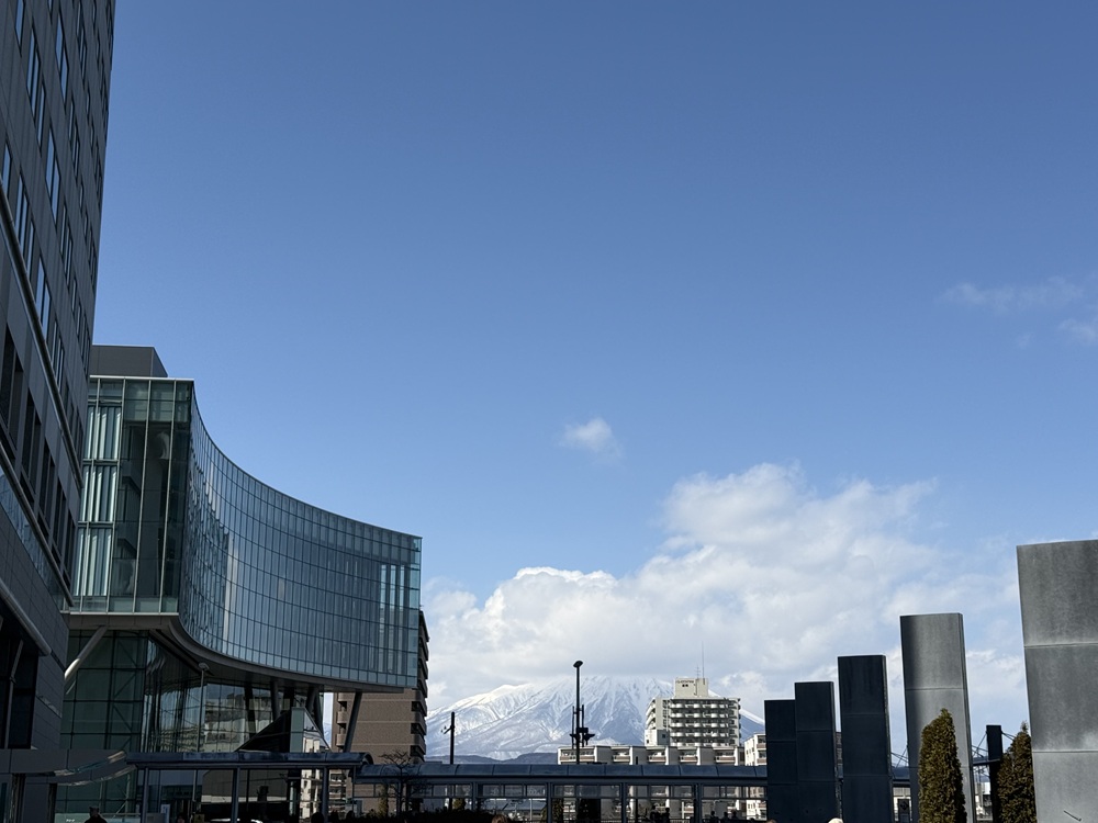 盛岡駅から見た岩手山
