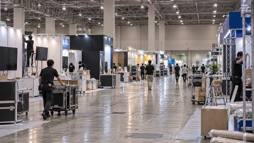 出展企業が作業しやすいよう搬入方法を調整した展示会場