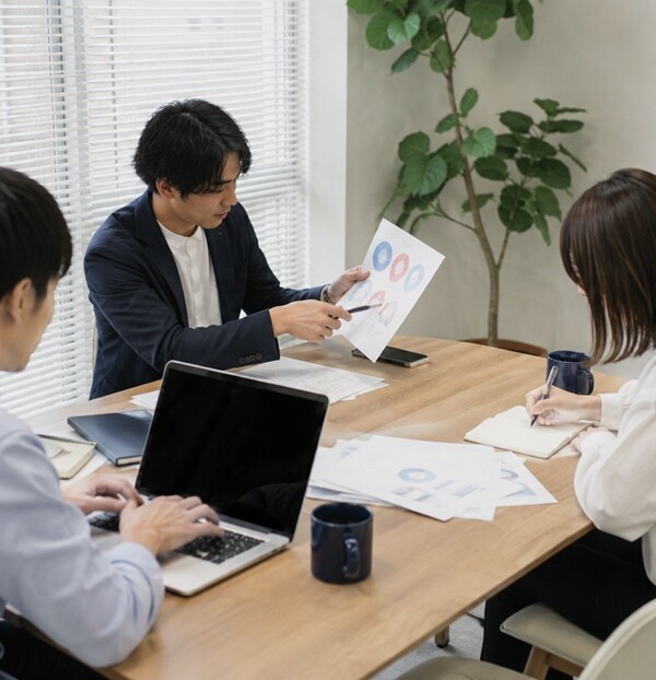 それぞれの役割を果たしながらプロジェクトに貢献するチーム