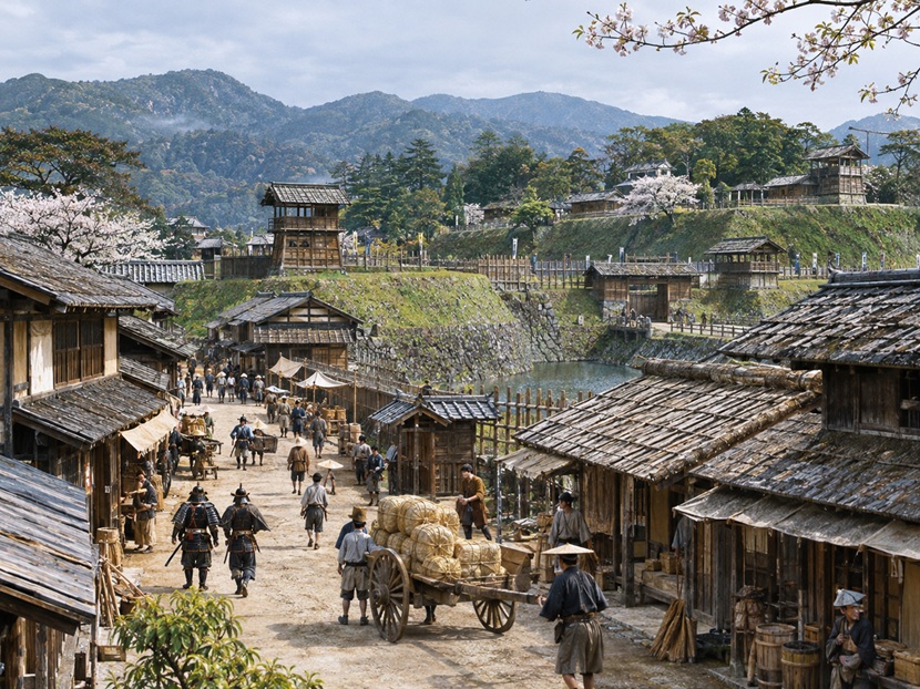 1590年の小田原攻め直前の城下町と小田原城を再現した歴史風景